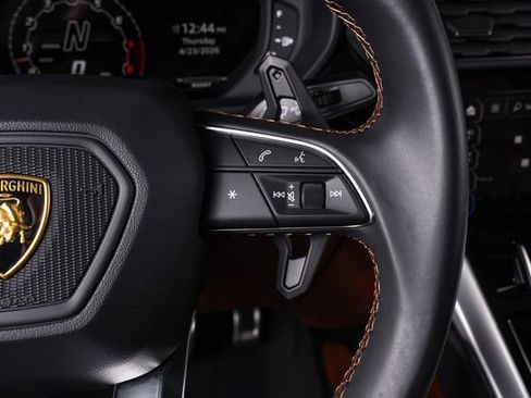 Used 2022 Lamborghini Urus AWD/4WD image 45