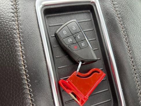 Used 2021 GMC Yukon XL Denali w/ Denali Premium Package image 31