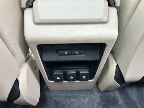 Used 2018 Land Rover Discovery Sport HSE image 16