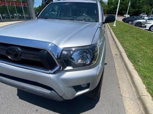 Used 2013 Toyota Tacoma 4x4 Access Cab V6 w/ SR5 Pkg image 8