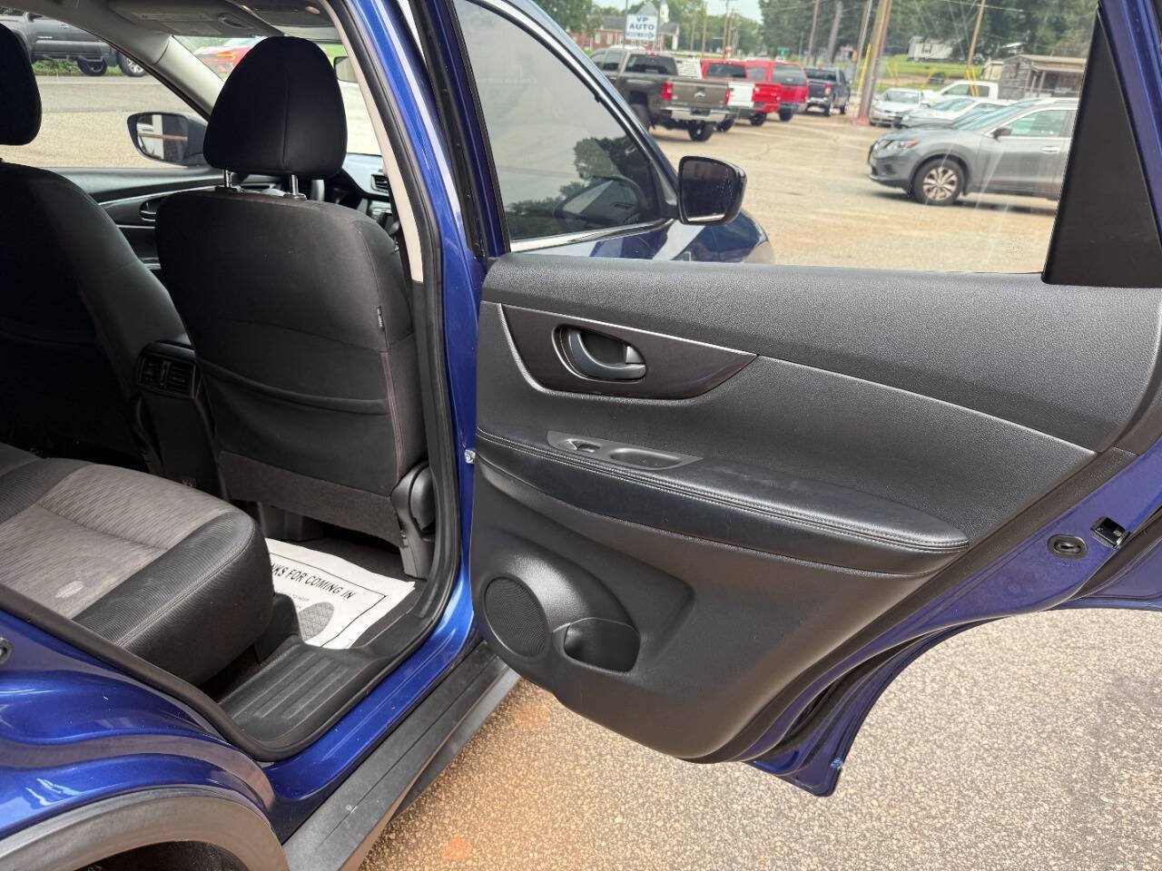 Used 2020 Nissan Rogue S FWD image 18