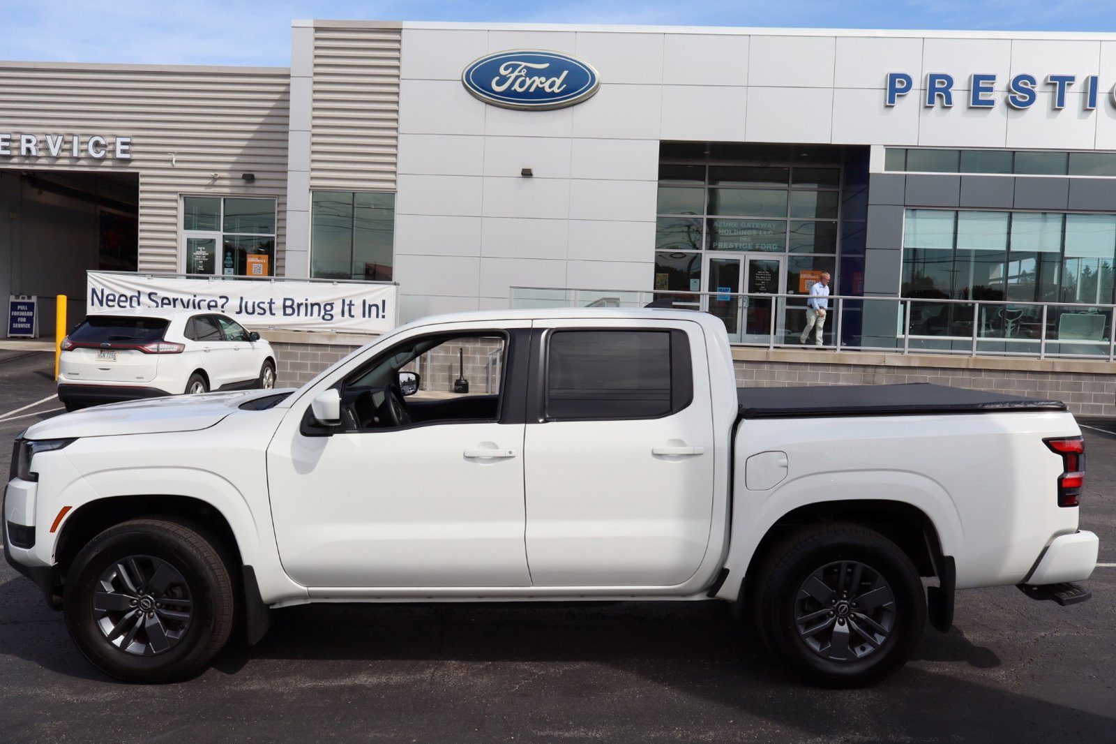 Used 2025 Nissan Frontier SV w/ Tow Package AWD/4WD image 4