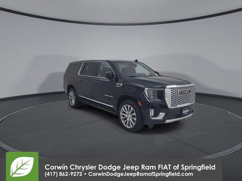 Used 2023 GMC Yukon XL Denali AWD/4WD image 3