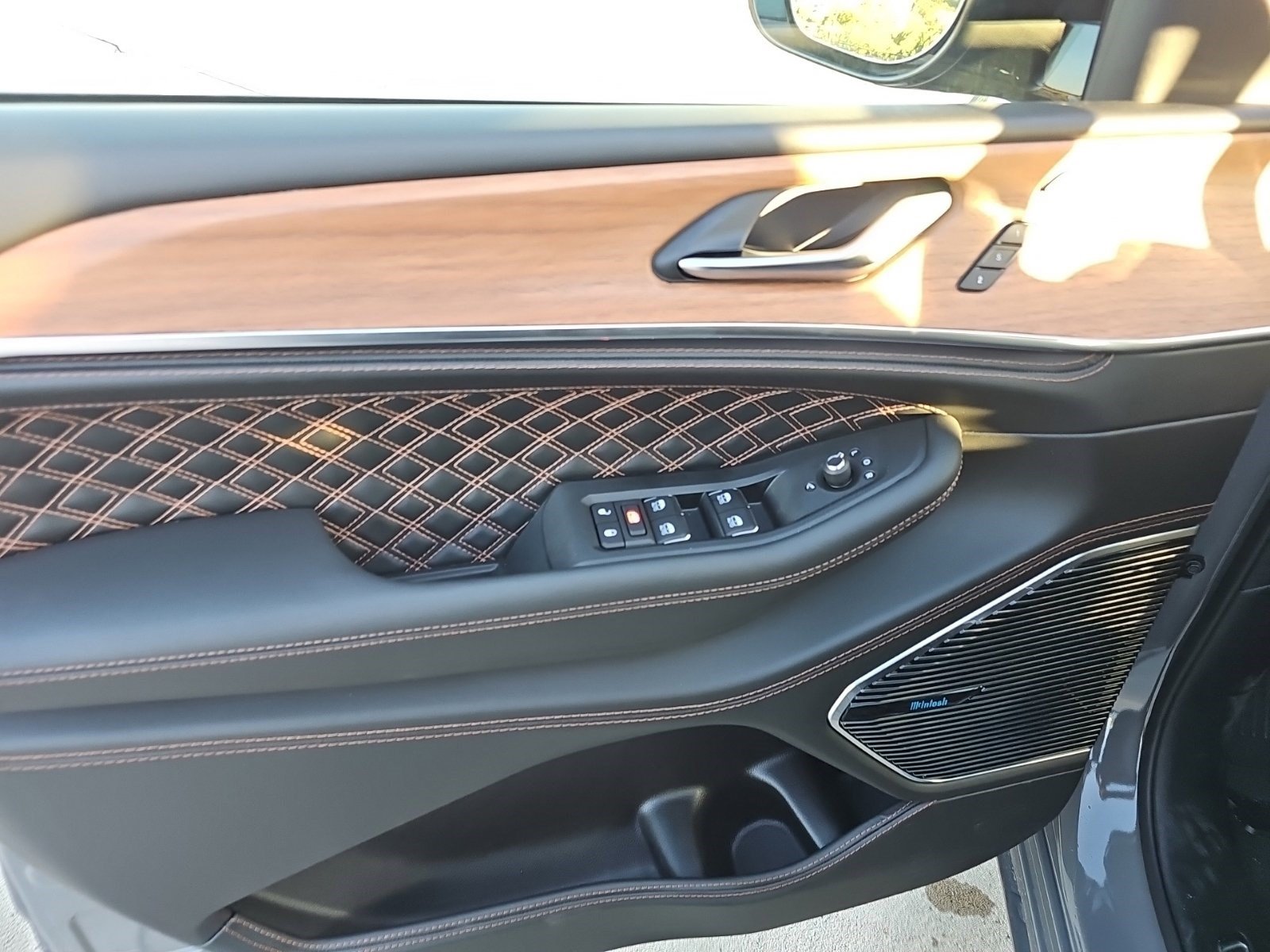 New 2027 Jeep Grand Cherokee Summit AWD/4WD image 18