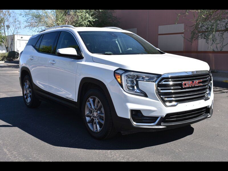 Used 2023 GMC Terrain SLT FWD image 2