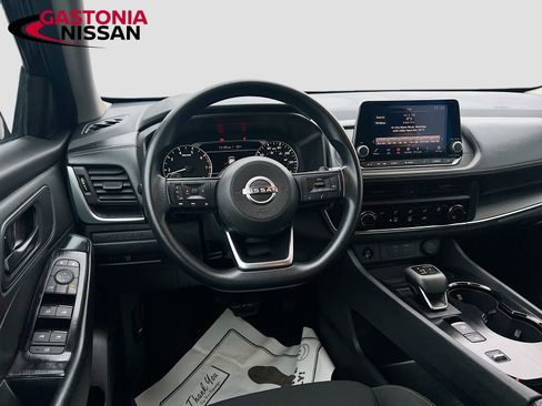 Used 2024 Nissan Rogue S image 29