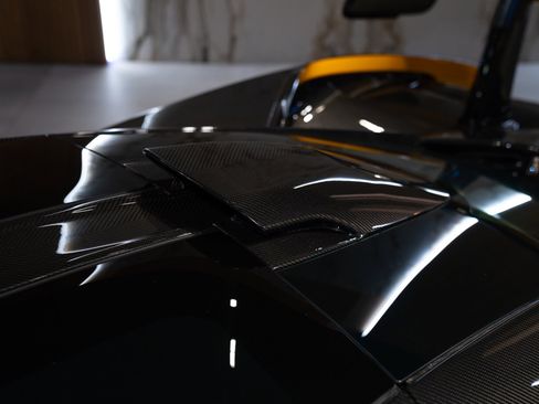 Used 2019 McLaren Senna RWD image 10
