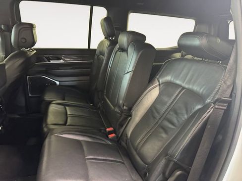 Used 2022 Jeep Wagoneer Series III AWD/4WD image 21