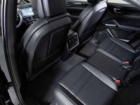 Used 2021 Porsche Cayenne Coupe image 32