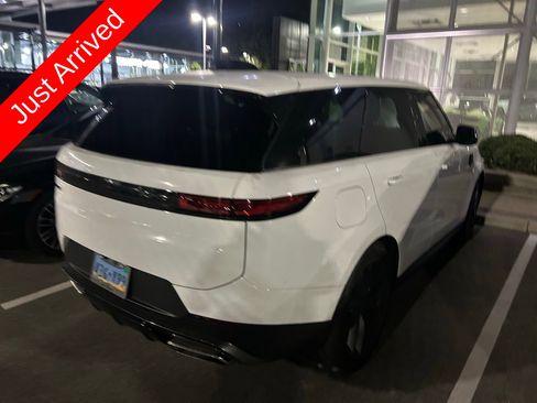 Used 2024 Land Rover Range Rover Sport SE image 4