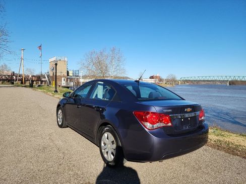 Used 2014 Chevrolet Cruze LS image 3