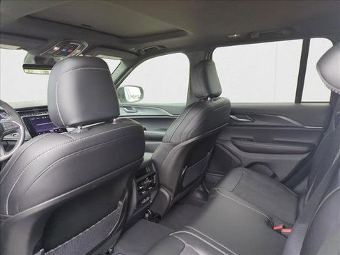 New 2025 Jeep Grand Cherokee Altitude image 19