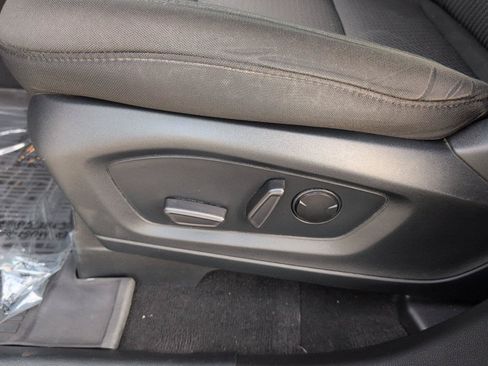 Used 2023 Ford Explorer XLT AWD/4WD image 13