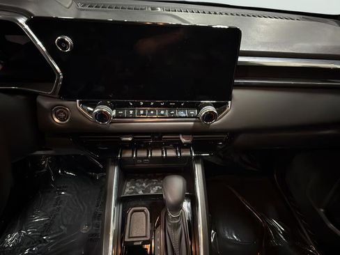 Used 2024 GMC Canyon Elevation w/ Elevation Premium Package image 13