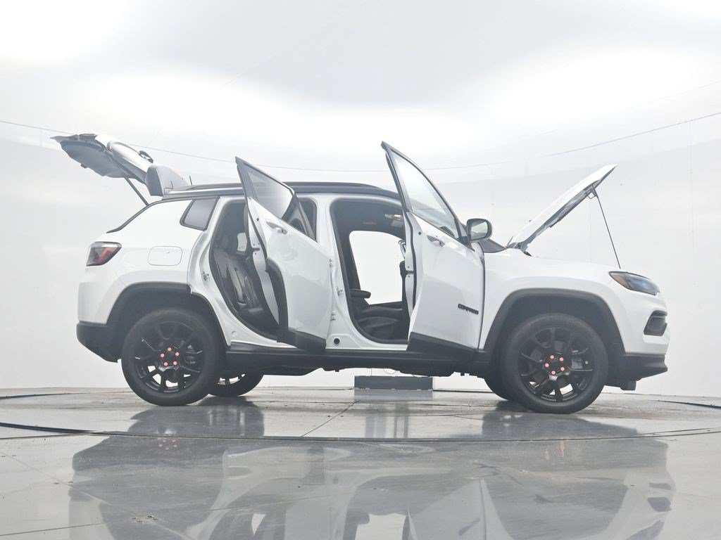 Used 2023 Jeep Compass Latitude AWD/4WD image 37