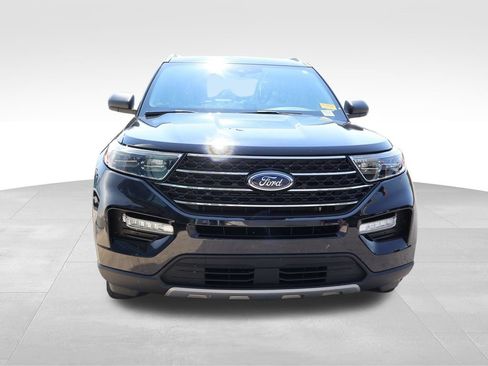 Used 2021 Ford Explorer XLT w/ Equipment Group 202A AWD/4WD image 6