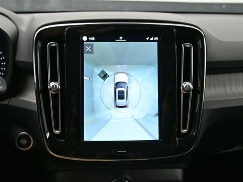 Used 2023 Volvo XC40 B4 Plus w/ Driver Assist Package FWD image 20
