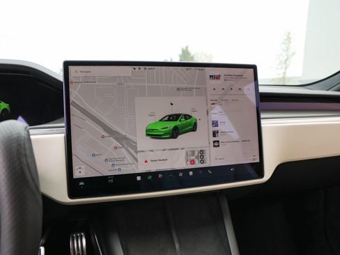 Used 2022 Tesla Model S Plaid image 9