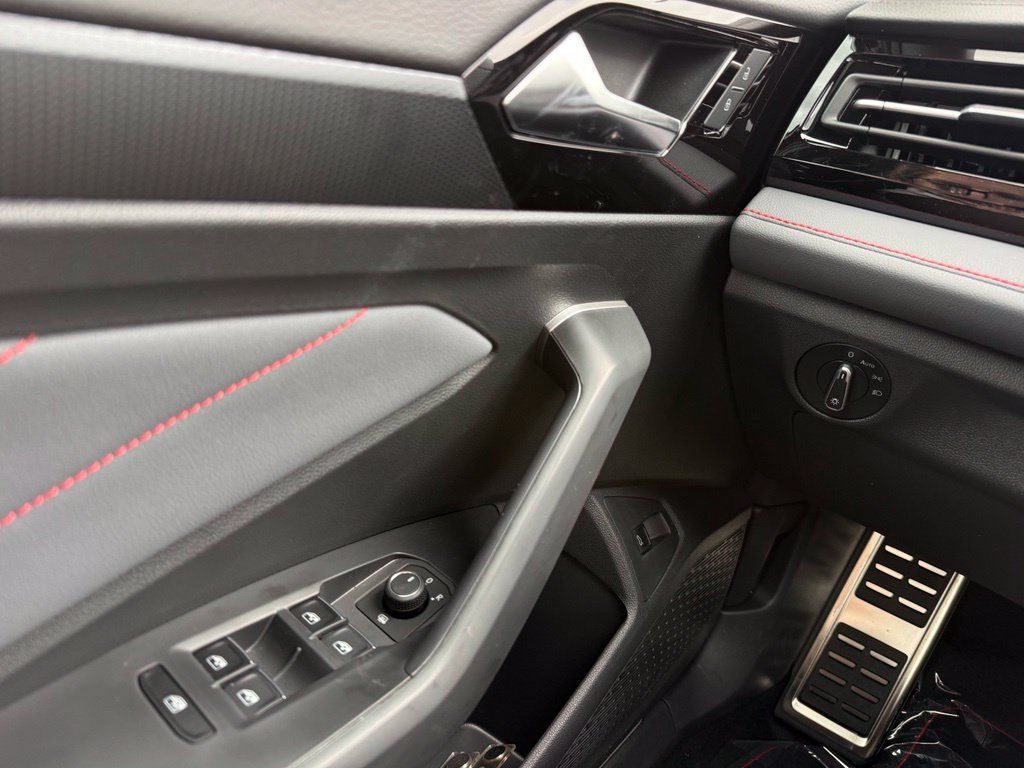 New 2027 Volkswagen Jetta GLI Autobahn FWD image 8