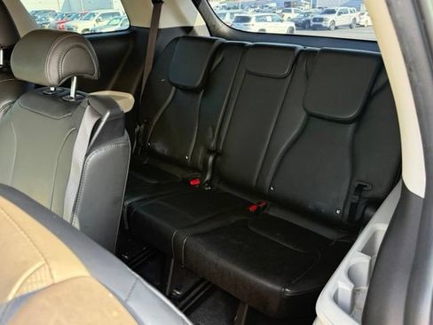 Used 2022 Kia Carnival LX FWD image 13