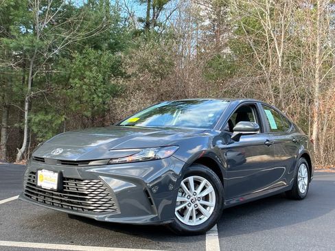 Used 2025 Toyota Camry LE w/ Convenience Package image 1