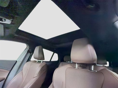 Used 2024 BMW X2 xDrive28i w/ Premium Package image 15