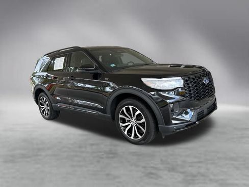 Used 2025 Ford Explorer ST-Line AWD/4WD image 2
