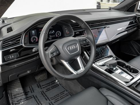 Used 2019 Audi Q8 Prestige AWD/4WD image 2