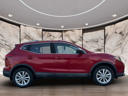 Used 2017 Nissan Rogue Sport SV image 4