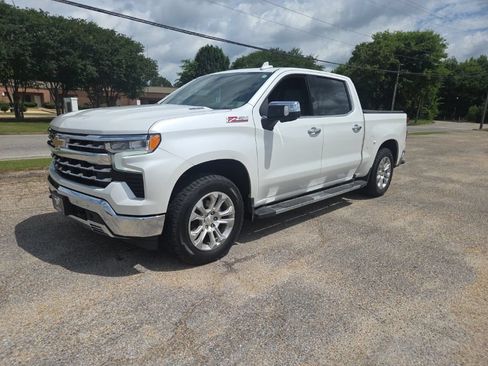 Used 2023 Chevrolet Silverado 1500 LTZ w/ LTZ Convenience Package II AWD/4WD image 4