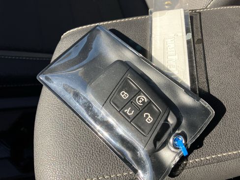 Used 2024 Volkswagen Taos SE image 36