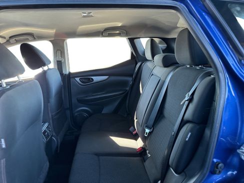 Used 2020 Nissan Rogue Sport S image 11