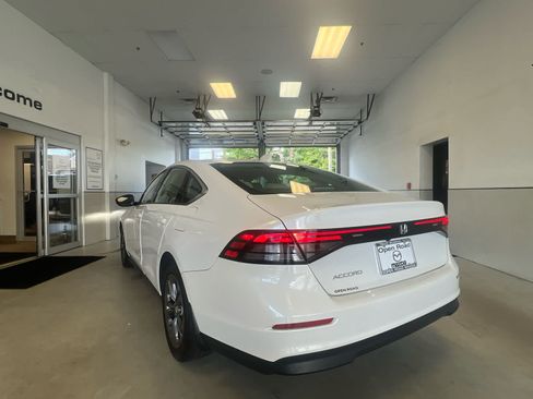Used 2023 Honda Accord EX image 4
