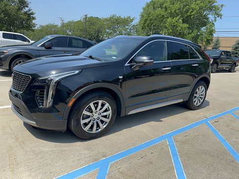 Used 2022 Cadillac XT4 Premium Luxury w/ Technology Package AWD/4WD image 2