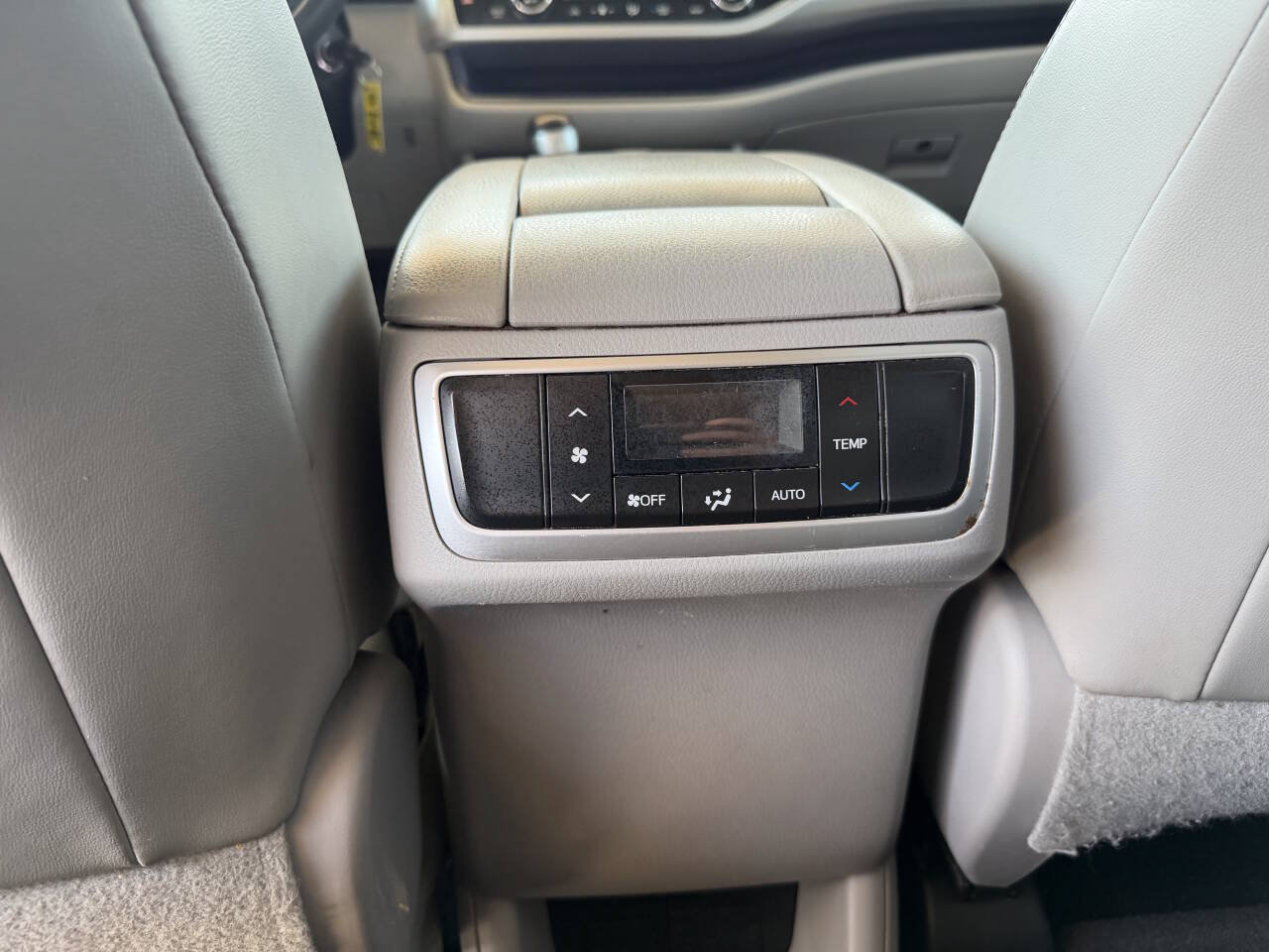 Used 2015 Toyota Highlander Plus FWD image 15