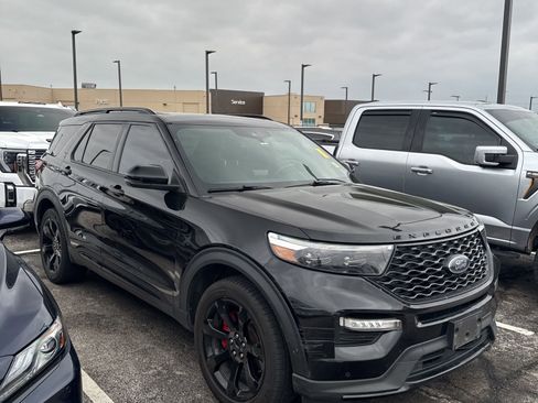 Used 2020 Ford Explorer ST w/ ST Street Pack image 2