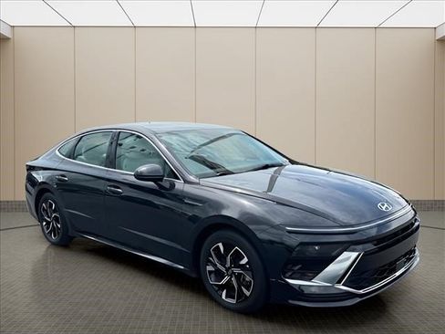 Used 2024 Hyundai Sonata SEL FWD image 2