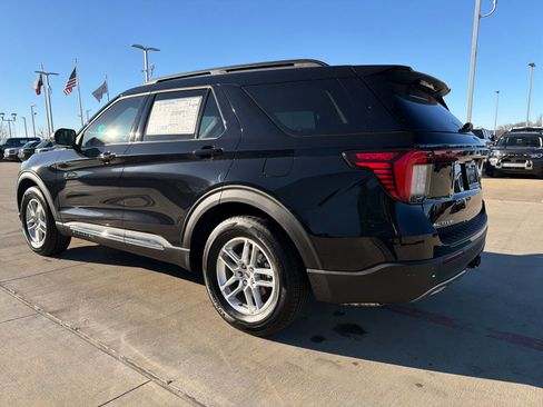 New 2025 Ford Explorer Active w/ Active Comfort Package image 3