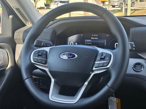 New 2026 Ford Explorer Active RWD image 7