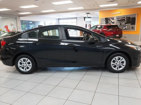 Used 2019 Chevrolet Cruze LS FWD image 11