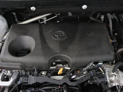 Used 2025 Toyota RAV4 LE AWD/4WD image 18