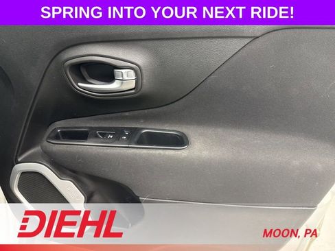 Used 2018 Jeep Renegade Latitude w/ Cold Weather Group AWD/4WD image 13