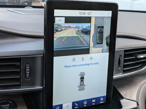 Certified 2023 Ford Explorer Platinum w/ Technology Package image 24