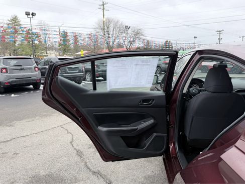 Used 2024 Nissan Altima 2.5 SV w/ SV Premium Package image 12