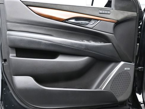 Used 2020 Cadillac Escalade ESV Premium Luxury image 9