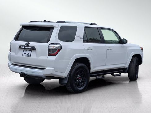 Used 2018 Toyota 4Runner TRD Off-Road AWD/4WD image 4