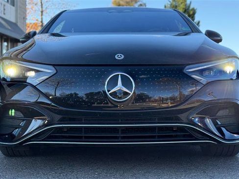 Used 2023 Mercedes-Benz EQE 500 4MATIC Sedan w/ Pinnacle Trim Package image 3