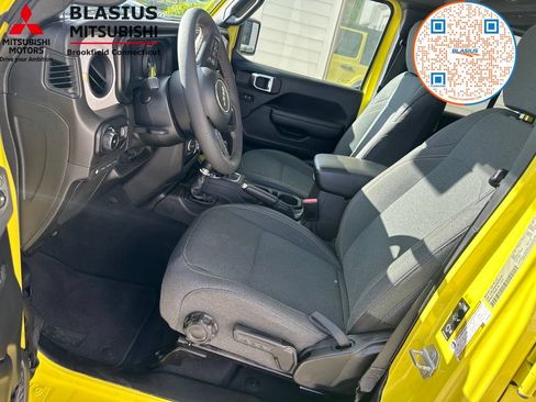 Used 2024 Jeep Wrangler Unlimited w/ Convenience Group AWD/4WD image 27