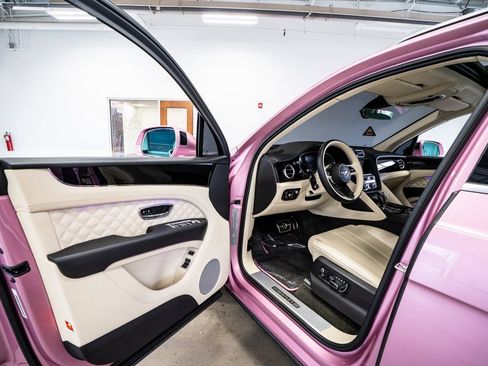 Used 2021 Bentley Bentayga image 35