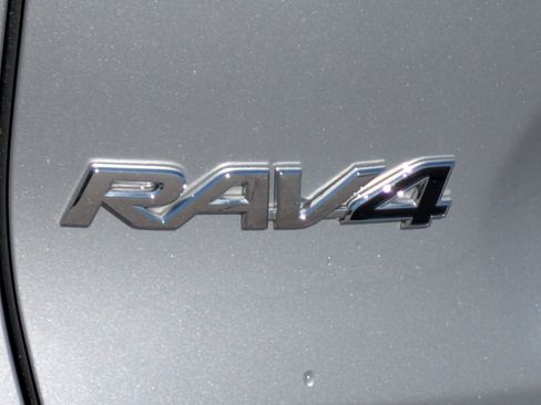 Used 2024 Toyota RAV4 XLE w/ Convenience Package image 32